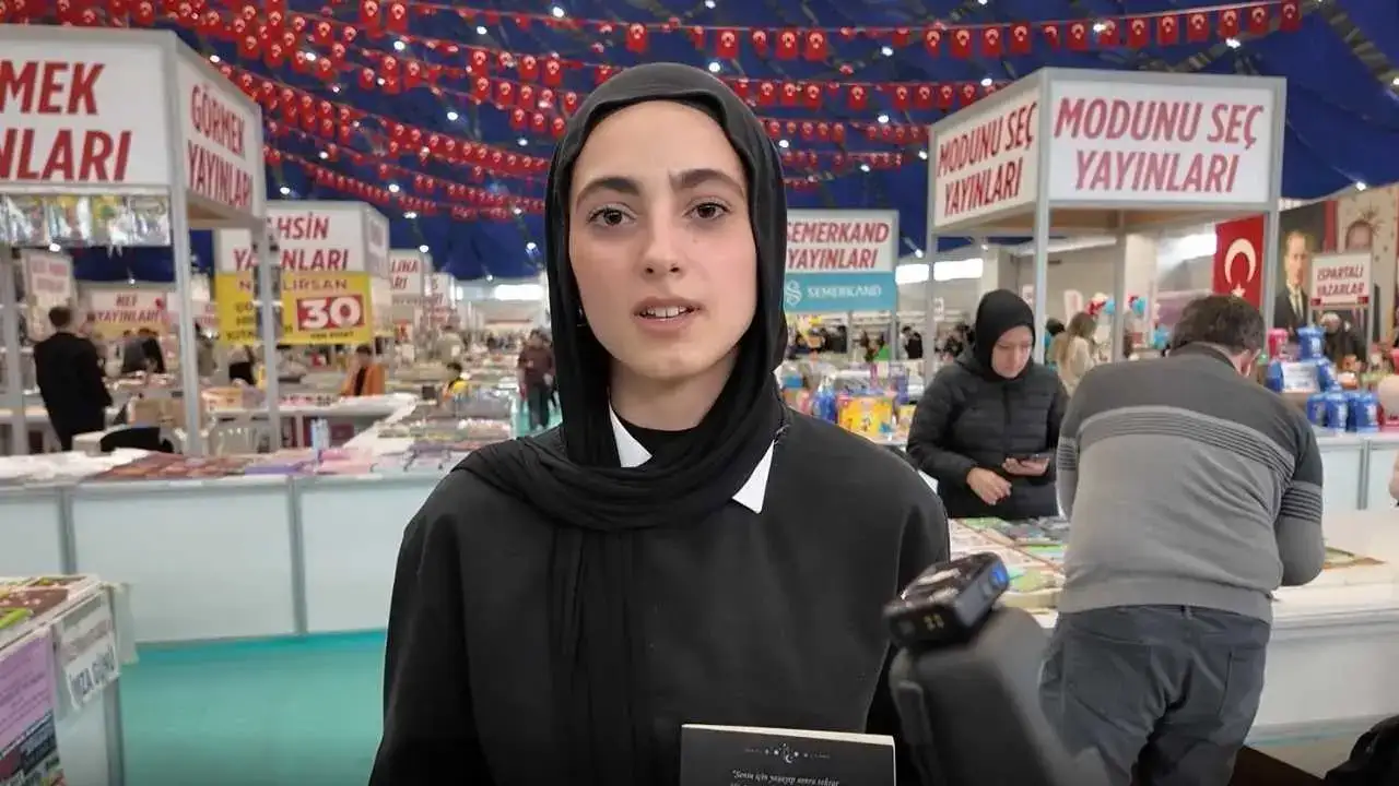 Edebiyatla Hayata Tutundular: Isparta Kitap Fuarı’na Gençler Damga Vurdu! 1